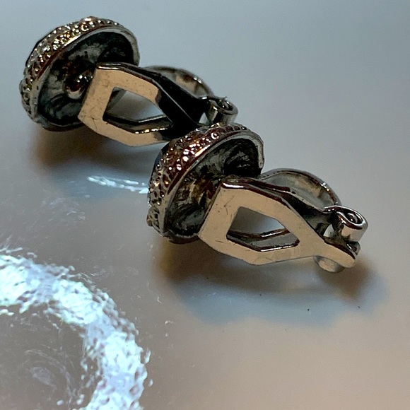 Beautiful vintage rhinestones clip on earrings - Picture 5 of 5